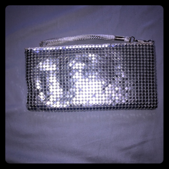 Silver wristlet - Picture 1 of 3